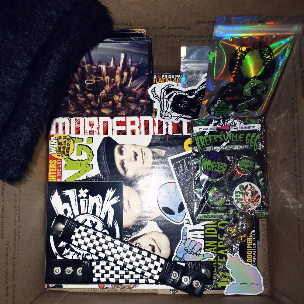 👾 Random Bands Suprise Goodie Box